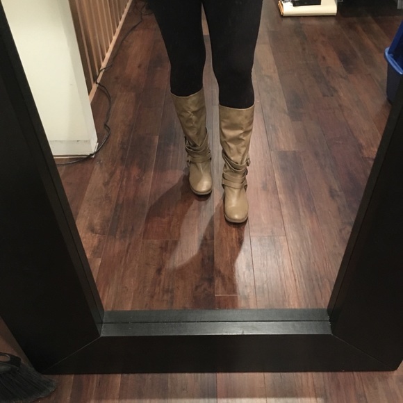 Grey boots - Picture 3 of 3